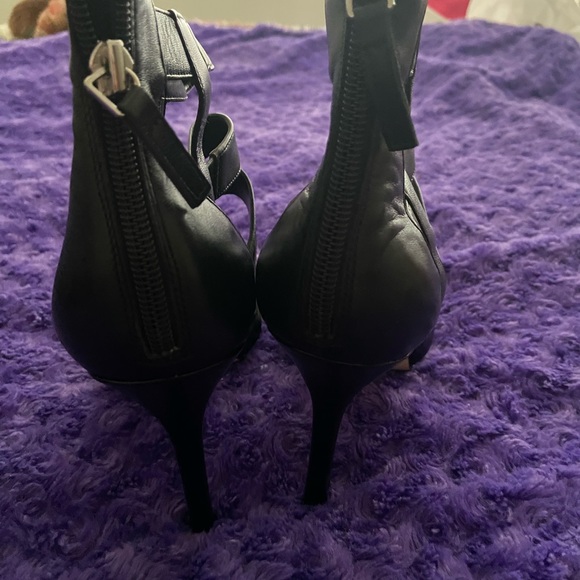Like new only worse once black heels - Picture 2 of 4